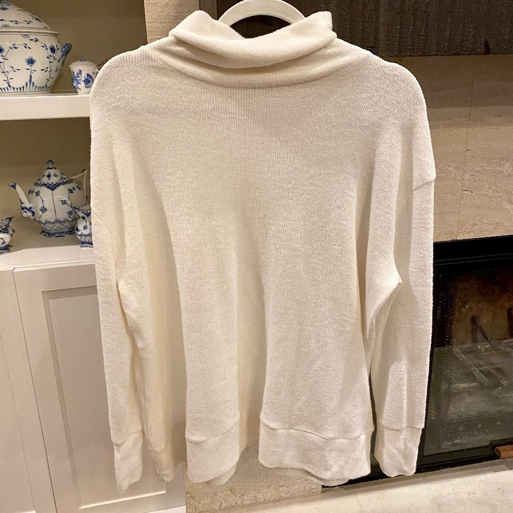 OVERSIZED WHITE TURTLENECK WASABI +MINT